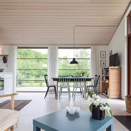 2 Bedroom Cozy In Tranekaer Hébergement de vacances *